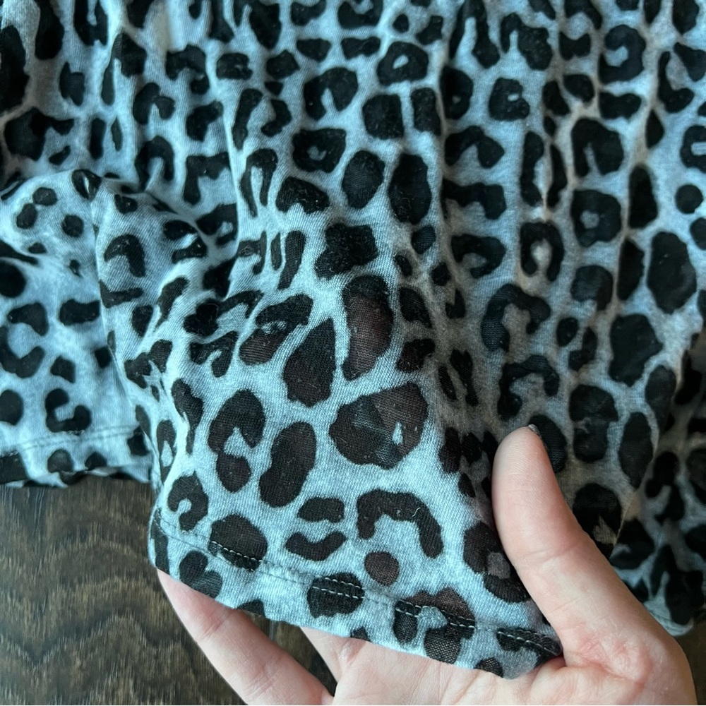 Express gray leopard top - Picture 5 of 6
